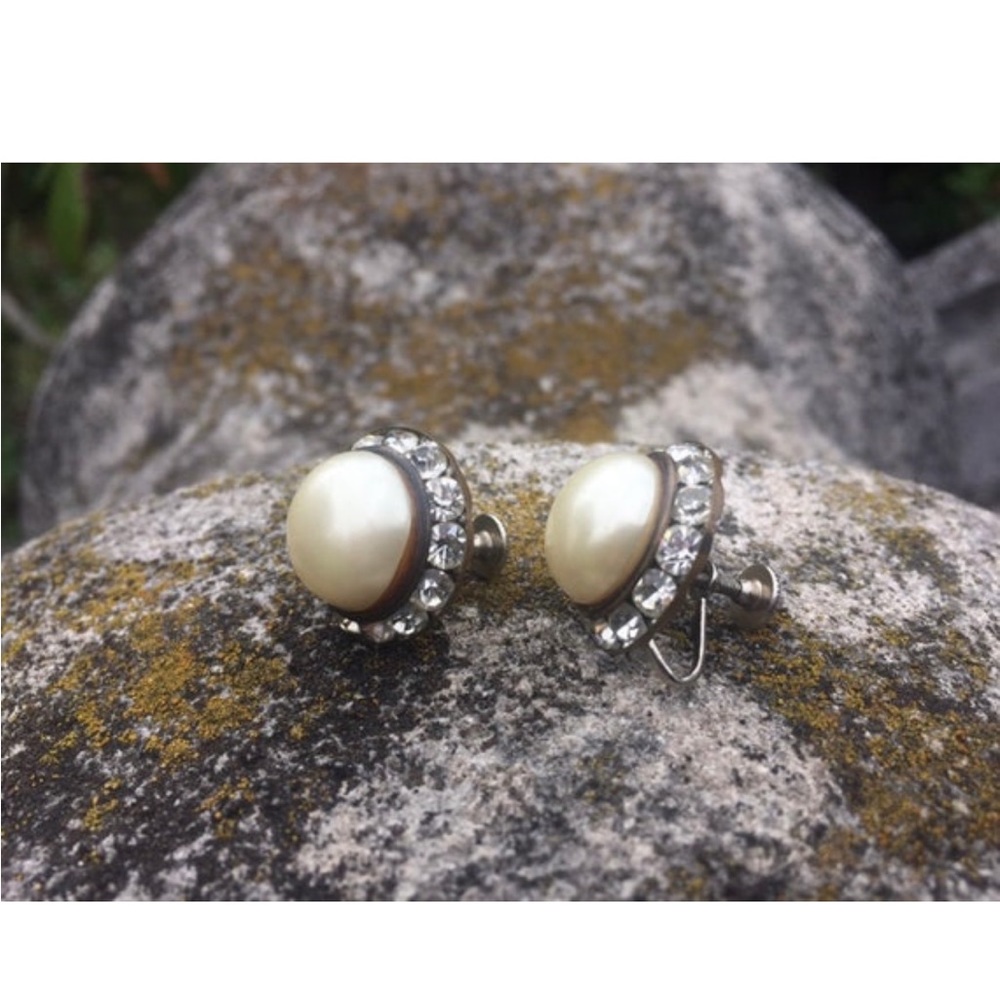 🖤 VTG 50’s Faux Pearl and rhinestone screw back earrings